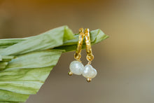 Load image into Gallery viewer, Joie Mini Baroque Pearl Earrings (2 Colors)