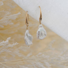 Load image into Gallery viewer, Divana Teardrop Baroque Pearl Earrings