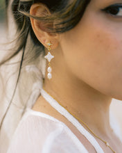 Load image into Gallery viewer, Haliya Star Pearl Earrings