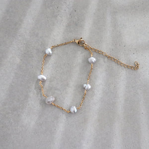 Ave Mini Baroque Pearls Chain Bracelet (2 Pearl Colors)