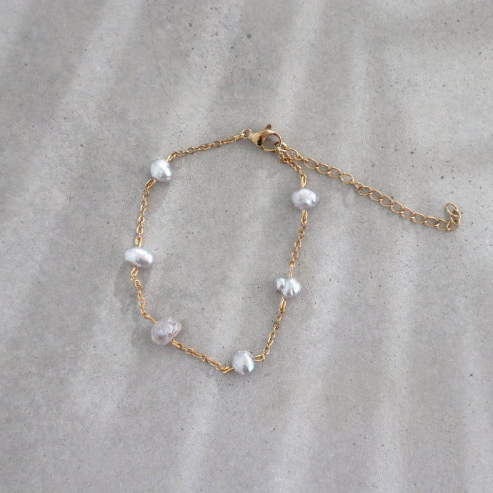 Ave Mini Baroque Pearls Chain Bracelet (2 Pearl Colors)